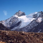 Pokalde Peak (5 806 m / 19 049 ft)