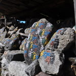 Buddhist sculptures on the way to Amjilasa