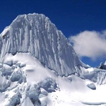 Alpamayo (5 957 m / 19 544 ft)