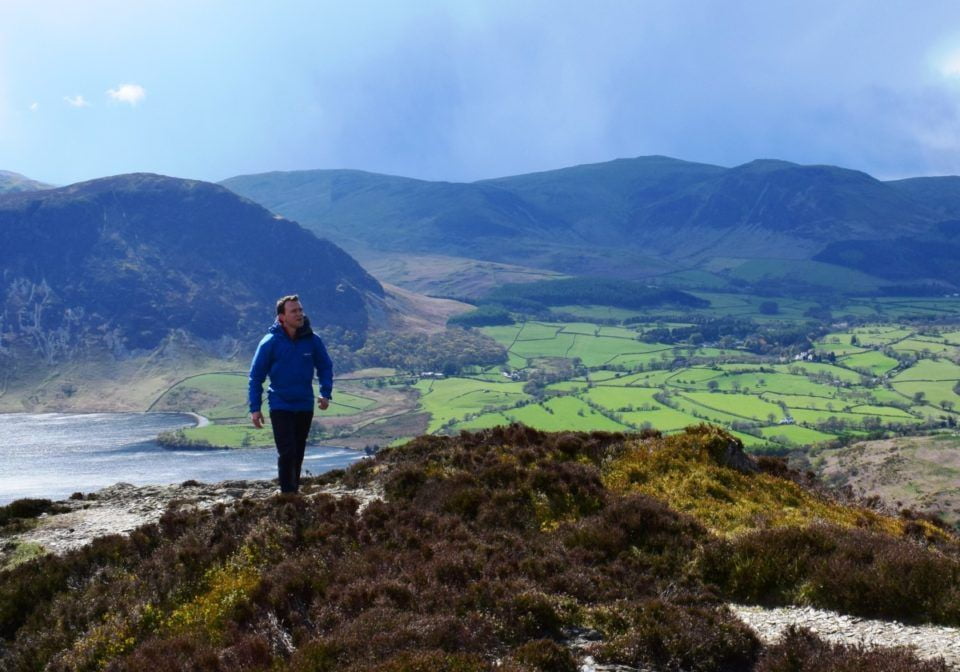 Mountain uk. Чевиотские горы в Великобритании. Англия горы селфи. Black Mountain в Англии. Вершина Англии книхт.