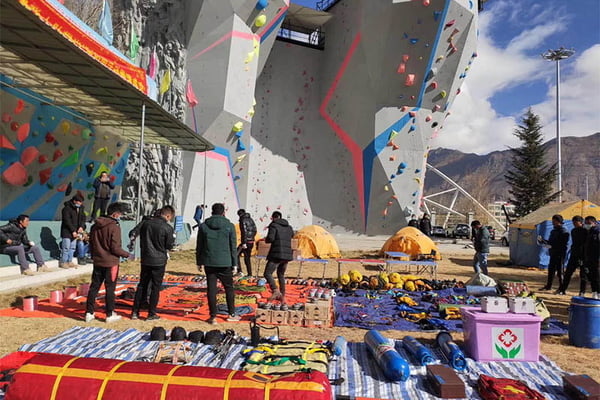 China opens Everest for its nationals in spring season