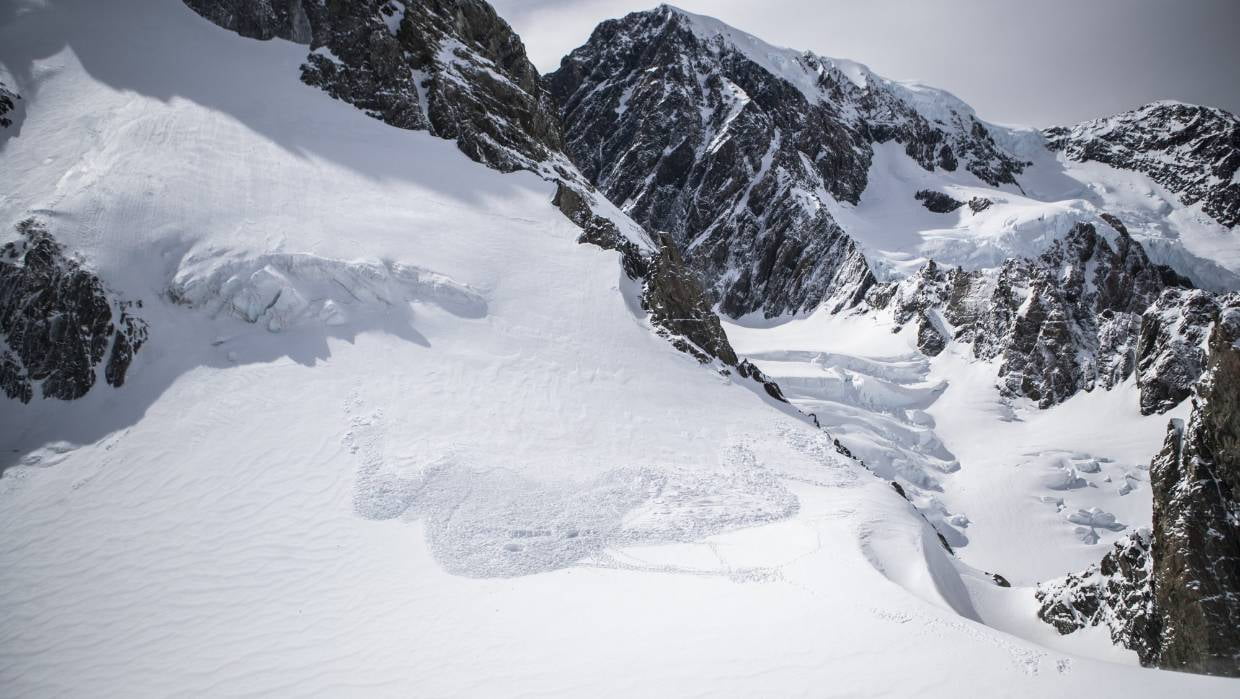 Climber Survives Avalanche 