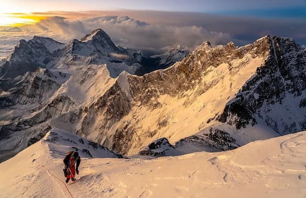 Virtual reality Everest VR docuseries takes you up the world’s tallest mountain at home  