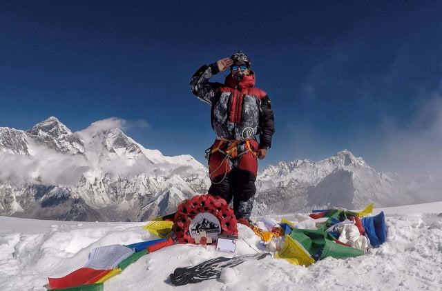 Former Gurkha Lays Poppy Tribute at Himalayan Mountain Peak
