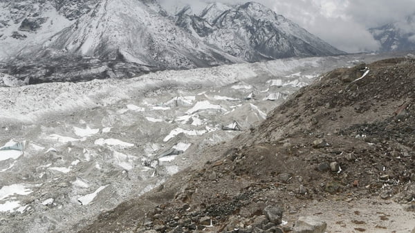 Melting Mount Everest glaciers reveal dead climbers' bodies: report