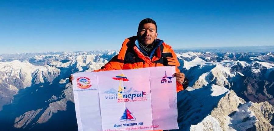 Mountaineer Mingma Gyabu Sherpa Feted with Piolets d’Or Asia Awards