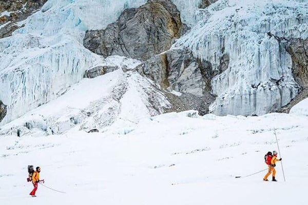American climbers perform a record ski descent on Mt Lhotse