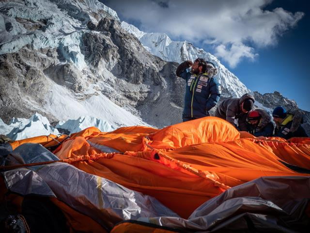Everest: Wind Forces Delay