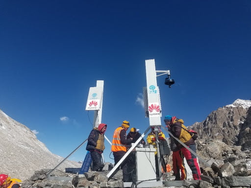 Chinese Install 5G and Live Webcam Coverage on Everest