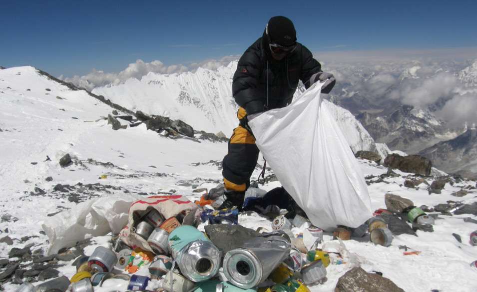 Everest region bans single-use plastic to reduce waste