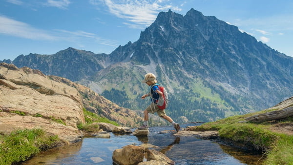 How to Hike with Kids? 9 Tricks from an Outdoor Mom