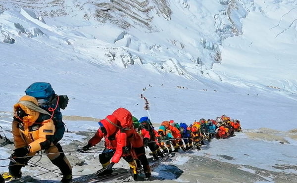 After Deadly Jam on Everest, Nepal Delays New Safety Rules