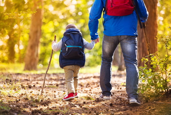How to Hike with Kids? 9 Tricks from an Outdoor Mom