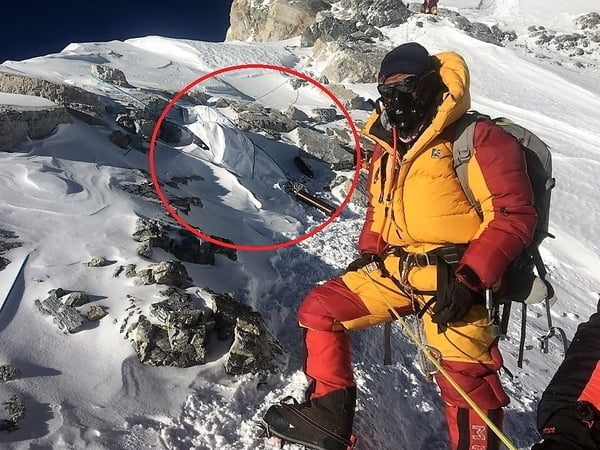 How To Remove Dead Bodies From Mount Everest?