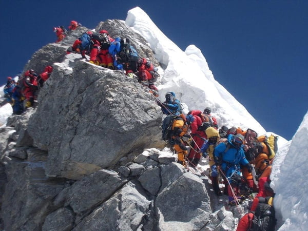 How To Remove Dead Bodies From Mount Everest?