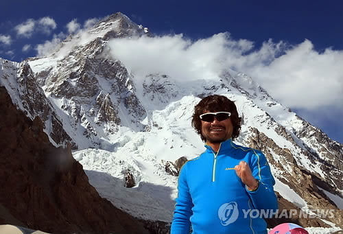 Fingerless South Korean scales Mt Annapurna