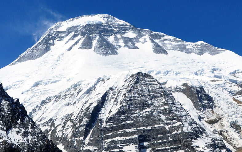 Dhaulagiri remains unclimbed this spring