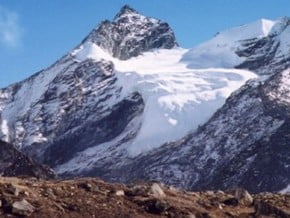 Image of Pokalde Peak (5 806 m / 19 049 ft)