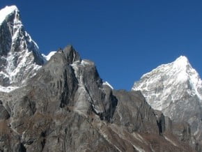 Image of Island Peak (6 165 m / 20 226 ft)
