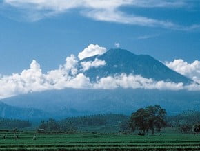 Image of Mount Agung (3 142 m / 10 308 ft)
