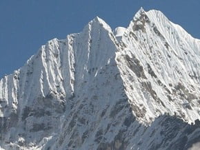Image of Thamserku (6 608 m / 21 680 ft)