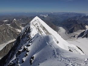 Image of Delone Peak (4 260 m / 13 976 ft)