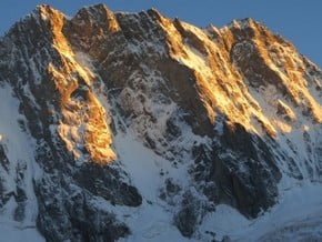 Image of Grandes Jorasses (4 208 m / 13 806 ft)