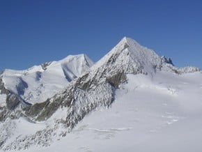 Image of Finsteraarhorn (4 274 m / 14 022 ft)