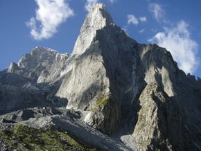 Image of Shingu Charpa (5 980 m / 19 619 ft)