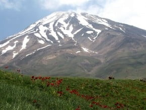 Image of Damavand (5 671 m / 18 606 ft)