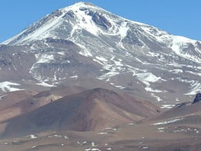 Image of Cerro Llullaillaco (6 730 m / 22 080 ft)